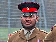 Soldado da cavalaria doméstica bebeu um colega com uma ‘concussão’ durante um apagão, depois entrou em seu quarto e molestou sua namorada adormecida, ouviu um tribunal.