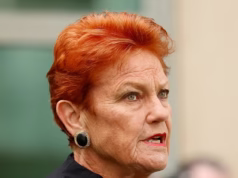 Grande choque para Pauline Hanson quando a Apple remove sua música ‘Anti Walk’ do iTunes.