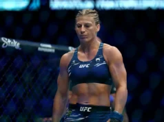 Kayla Harrison revela cicatrizes de cirurgia no pescoço; O gerente fala sobre o cronograma de retorno