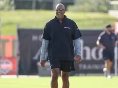 Os texanos demitiram o técnico Jack Moreland em uma mudança de pessoal