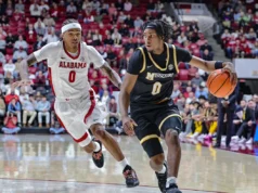 Uma corrida no Alabama no final do primeiro tempo ajudou o Tide a esmagar Mizzou por 90-64.