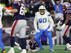 A mídia social reage à extensão do Charger DL Tear Tart