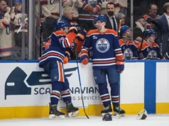 Ekholm fez três gols na vitória dos Oilers sobre os Ducks por 7-4