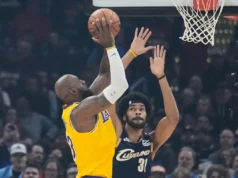 LeBron James marcou apenas 11 pontos em seu último jogo em Cleveland, enquanto Cavs estrangulava o Lakers