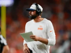 Las Vegas Raiders e Buffalo Bills interessados em entrevistar o coordenador de jogo de passes do Broncos / técnico do QB, Davis Webb, esta semana