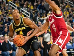 O número 3 do Michigan se recuperou em suspense para o número 5 do Nebraska pela primeira derrota da temporada após começar com 20-0