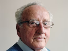 Sobrevivente de Auschwitz, 93 anos, que viu seus pais e sete irmãos serem mortos no campo de extermínio diz que “a humanidade não aprendeu” com o Holocausto