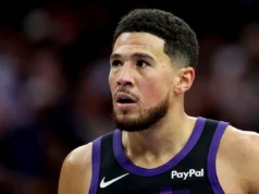 Suns Devin Booker afastado por pelo menos 1 semana com torção no tornozelo direito, será reavaliado