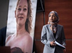 Homem abordado após pulverizar substância desconhecida no deputado Ilhan Omar em Minneapolis