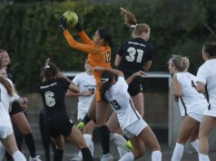 Classificações de futebol feminino do ensino médio da Bay Area com concorrentes CCS e NCS