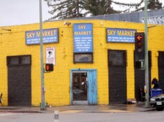 Homem de Oakland acusado de três acusações de assassinato por tiroteio em loja de bebidas