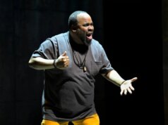 Corrida de estreia mundial e confronto de pássaros no Berkeley Rep