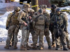 Meus pais pensaram que tínhamos conseguido. Agora carregamos os papéis