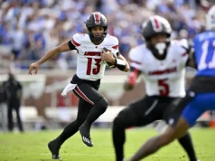 Wisconsin contratou os dois últimos jogadores da classe de transferência, incluindo um ex-quarterback de quatro estrelas