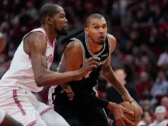Wembanyama marca 28 pontos e lidera o Spurs na vitória sobre o Rockets por 111-99
