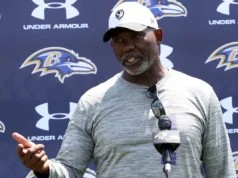 O técnico do Ravens OL, George Warhop, se juntará à equipe de Todd Monken em Cleveland