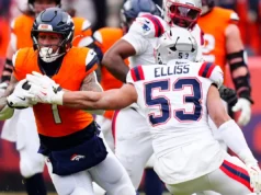 Christian Ellis conforta irmão Jonah Ellis após Patriots-Broncos
