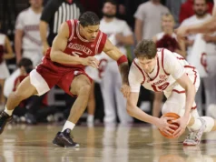 Darius Acuff Jr. 21 pontos e 9 assistências para levar o número 15 do Arkansas à vitória por 83-79 sobre Oklahoma