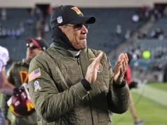 O ex-técnico do Commander Ron Rivera está sendo entrevistado para um cargo de treinador principal