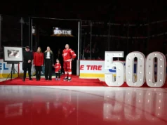 Cain, dos Red Wings, empatou com Modano, dos Stars, como o jogador americano com maior pontuação na história da NHL.