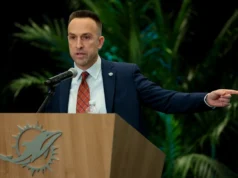 Os Dolphins de Jeff Hafley também estão levando o técnico do Packers LB, Sean Duggan, para Miami