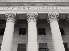 Painel conclui que ex-advogado da polícia de Antioquia cometeu ‘graves erros de julgamento’, mas não mentiu no julgamento