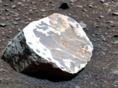 Estranhas rochas brancas em Marte indicam milhões de anos de chuva