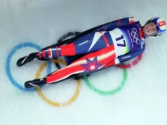 A ex-residente da cidade Emilie Fisneler completa as duas primeiras corridas de luge nos Jogos Olímpicos de Milão Cortina