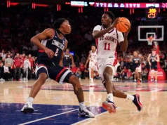 O basquete masculino de St. John sobe para a 17ª posição na pesquisa AP Top 25 após grande vitória sobre UConn