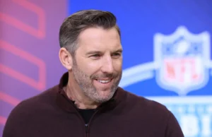 O GM dos comandantes Adam Peters não está esperando com Laremy Tunsil