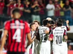 Rossi defende pênalti, Flamengo vence o Vitória e vence o primeiro Brasileirão