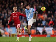 A ascensão de um jovem meio-campista do Manchester City chamou a atenção contra o Liverpool