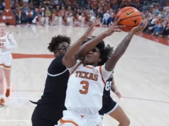 Madison Booker marca 23 pontos e o quarto lugar do Texas vence o estado do Mississippi por 92-42