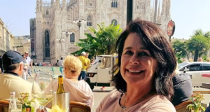 Detetives franceses estão investigando o assassinato brutal de uma expatriada britânica que visitou a África do Sul dias antes de ser morta para entrevistar um time de futebol feminino.