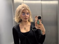 Um vendedor cujos colegas apostaram quem dormiria com ele primeiro foi instruído a pagar os custos legais de £ 7.500 da empresa depois de perder uma reclamação de assédio sexual.