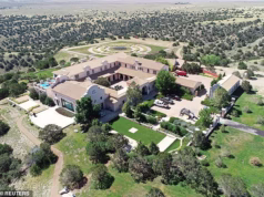 O FBI foi avisado de que Epstein poderia destruir ‘evidências’ em um incinerador depois de construir um ‘celeiro suspeito’ no Rancho Zoro, onde ex-trabalhadores alegavam que pedófilos haviam enterrado ‘meninas estranguladas’