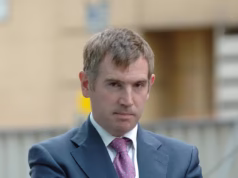 O chefe de comunicações de Sir Keir Starmer pede demissão… para jogar golfe: o primeiro-ministro perde o quarto diretor em 19 meses