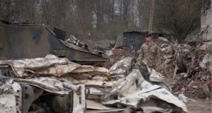 Dentro da falsa aldeia onde soldados britânicos estão treinando para travar uma guerra ao estilo ucraniano com as tropas de Putin