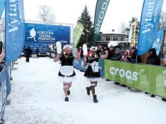 As coisas ficam quentes na Maratona Europeia da Sauna, onde competidores fantasiados saboreiam o calor em temperaturas negativas de 13ºC