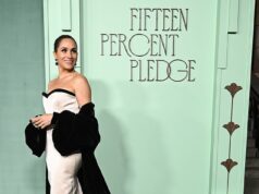 Meghan seguiu sozinha e usou um vestido com uma cauda enorme para a arrecadação anual de fundos Fifteen Percent Pledge em homenagem à mãe de Beyoncé