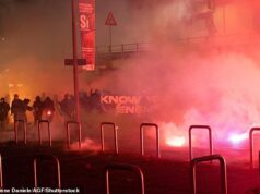 A polícia de choque entra em confronto com manifestantes nos Jogos Olímpicos de Inverno de Milão, prendendo seis após disparar gás lacrimogêneo