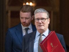 O chefe de gabinete de Starmer, Morgan McSweeney, renuncia ao governo enquanto o escândalo sobre a nomeação de Lord Mandelson continua