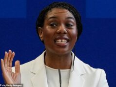 Kimmy Badenoch ataca Keir Starmer por causa da renúncia de McSweeney e brinca ‘a culpa é de outra pessoa de novo’