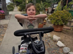 Ladrões compassivos roubam o triciclo adaptativo do filho com necessidades especiais enquanto a mãe implora por ajuda