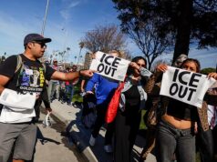 Caos no Super Bowl enquanto manifestantes anti-ICE inspirados em Bad Bunny bloqueiam ruas perto do estádio