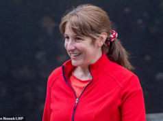 O mercado de trabalho britânico com poucas contratações e poucos funcionários estagna ao atingir o nível mais baixo em 15 anos