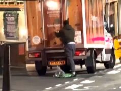 ‘Ladrão’ leva comida da van de entrega não tripulada da Sainsbury antes de ‘fugir’ de bicicleta