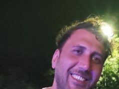 Na foto: o homem ‘mais humilde e gentil’, 39, que morreu ao lado do pai em um pequeno acidente de avião