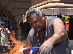 Novo esforço para proibir a queima da bandeira australiana – pena de prisão para aqueles que infringem a lei