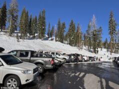 Lindas cidades montanhosas da Califórnia dizem que estão sendo mantidas como reféns por turistas egoístas que vêm brincar na neve.
